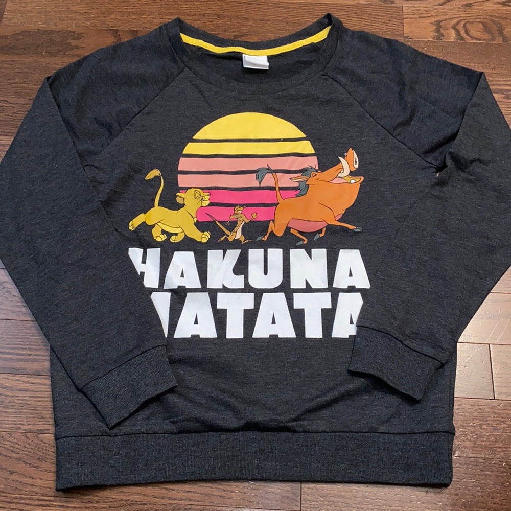 NWOT Hakuna Matata crewneck